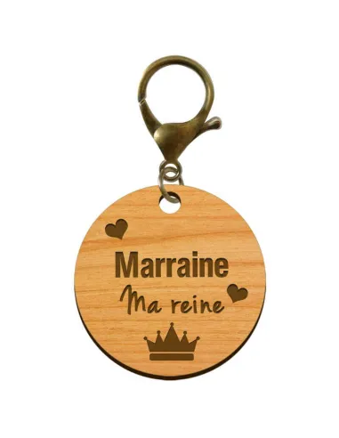 Porte-clé marraine personnalisé en bois avec inscription Marraine ma reine et un mousqueton de couleur bronze