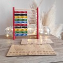 Boulier en bois avec deux versions de tableau d'apprentissage montessori