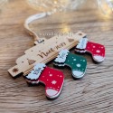 Ornement noël personnalisé bottes vert rouge blanc et bois pour arbre sapin