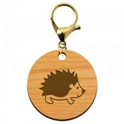 Porte-clé personnalisable en bois hérisson de taille 45 mm avec mousqueton de couleur or