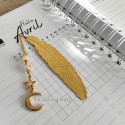 Marque page métal plume dorée