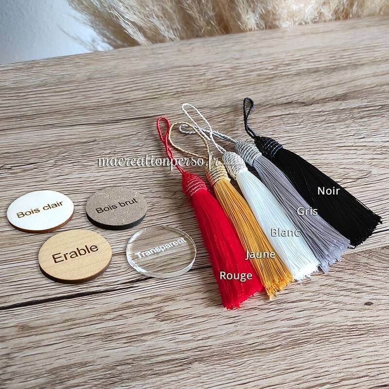 Matière bois pompoms colorés au choix du marque page papillon