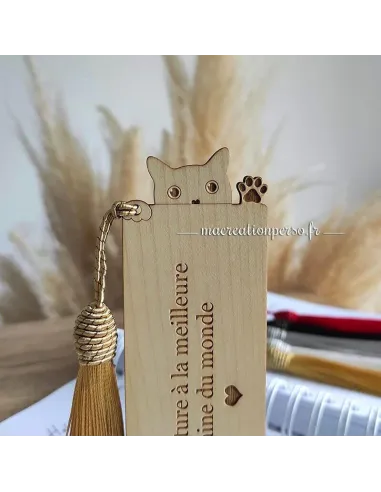 Marque page chat mignon en bois gravé avec pompom