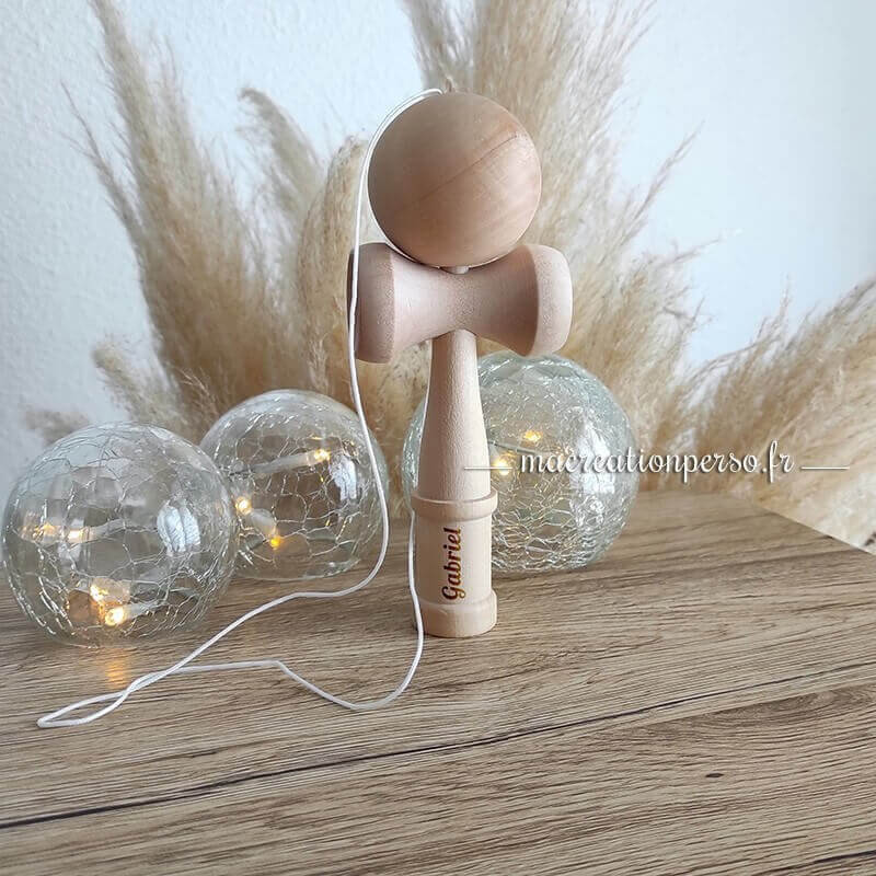 Bilboquet japonais kendama personnalisé bois gravé Gabriel