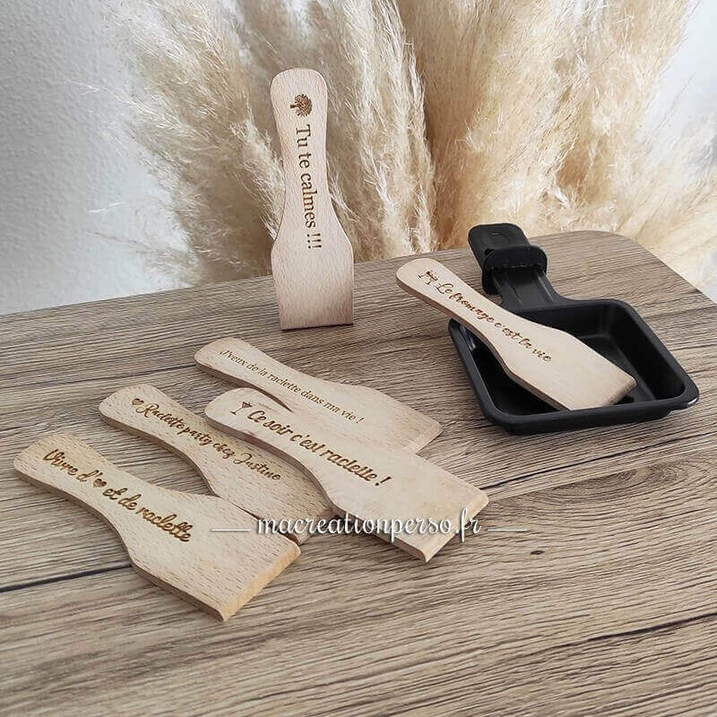 Spatule raclette bois personnalisée citation gravée