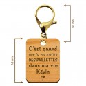 Dimensions porte-clé "C'est quand que tu vas mettre des paillettes dans ma vie kevin" à personnaliser