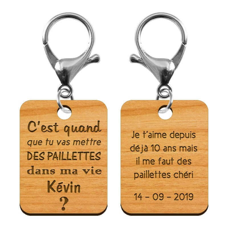 Recto verso porte-clé "C'est quand que tu vas mettre des paillettes dans ma vie kevin" à personnaliser