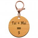Porte-clef personnalisé en bois 50mm avec mousqueton rose métallique gravé Toi + Moi 3 mousqueton rose