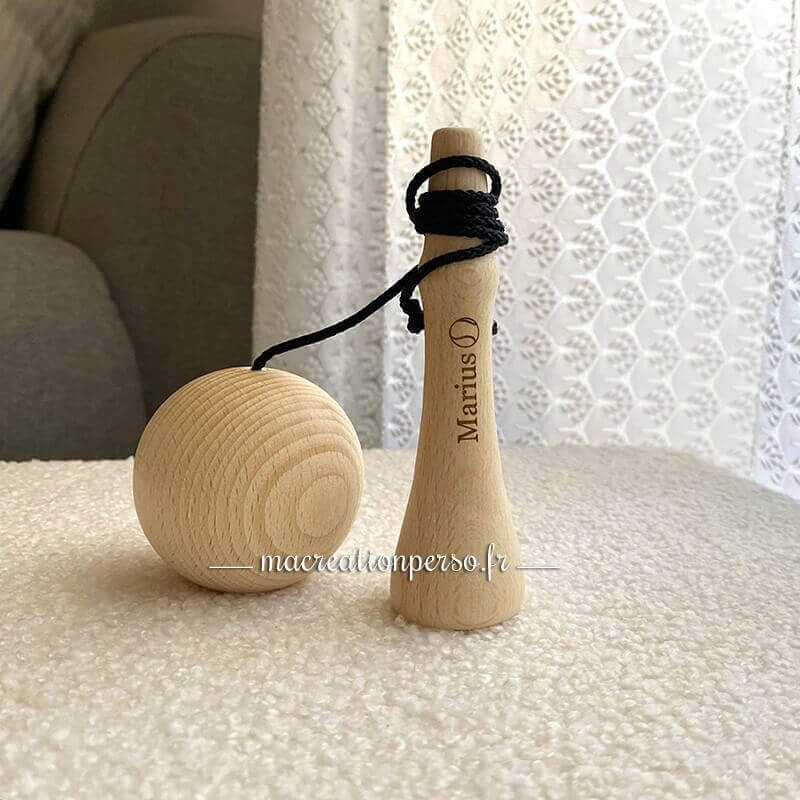 Jeux bilboquet en bois gravé prénom marius