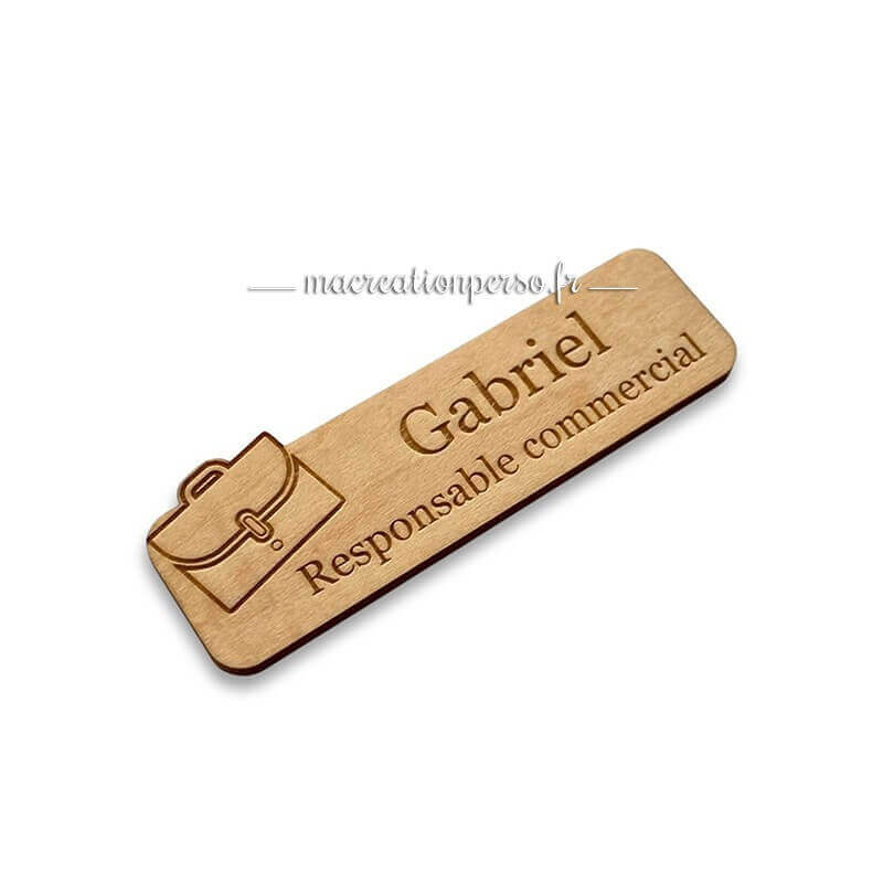 Badge responsable commercial personnalisé – Gravure fine, bois naturel et qualité professionnelle