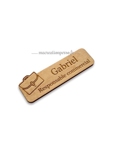 Badge responsable commercial personnalisé – Gravure fine, bois naturel et qualité professionnelle