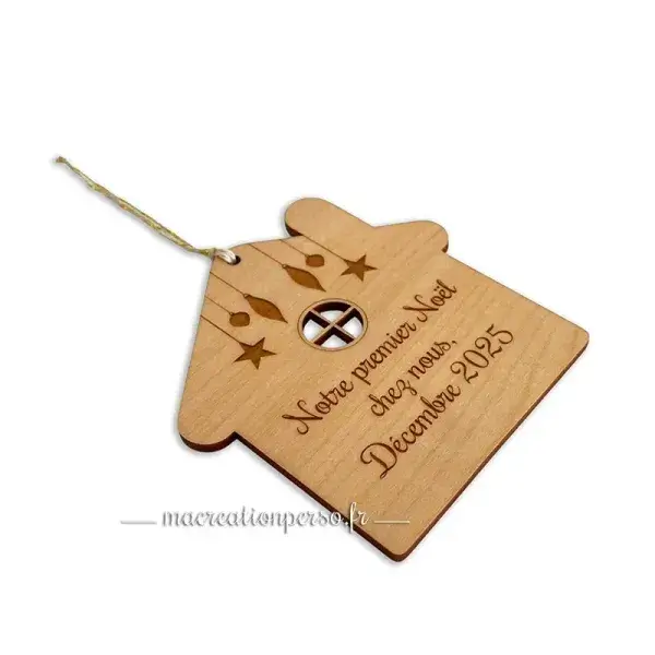 Maison bois Noël personnalisée avec texte et date gravés laser