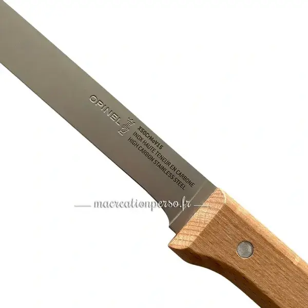 Couteau pour jambon cru personnalisable avec gravure sur la lame, alliant performance de coupe et cadeau unique.