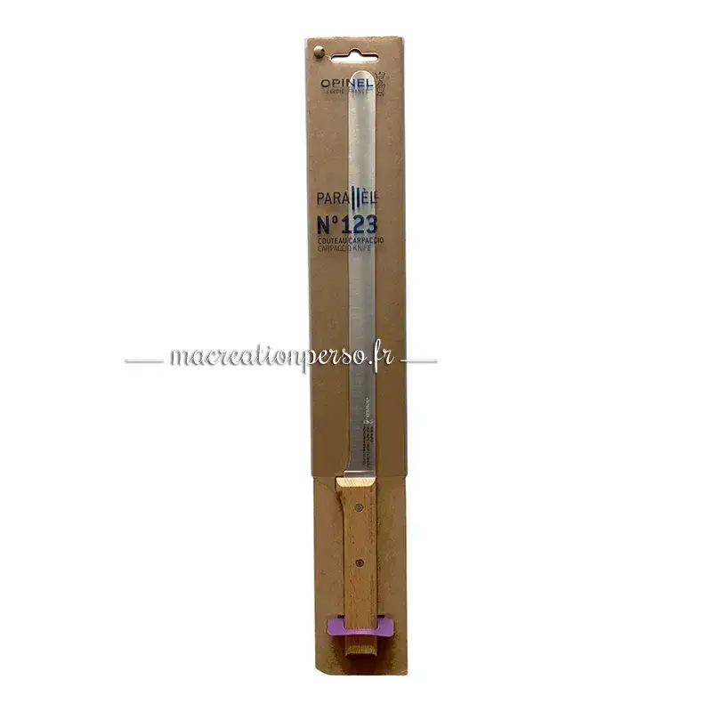 Couteau pour saumon fumé personnalisé présenté dans son étui en bois, parfait pour une découpe nette et élégante.