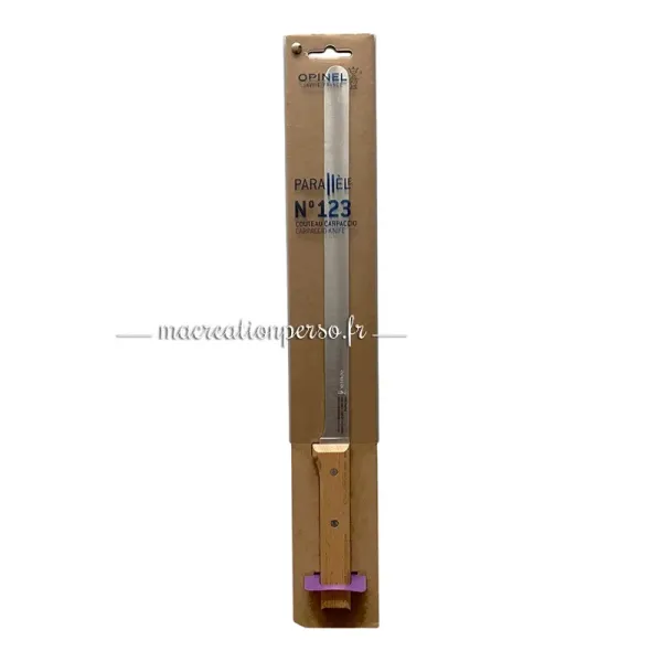 Couteau pour saumon fumé personnalisé présenté dans son étui en bois, parfait pour une découpe nette et élégante.