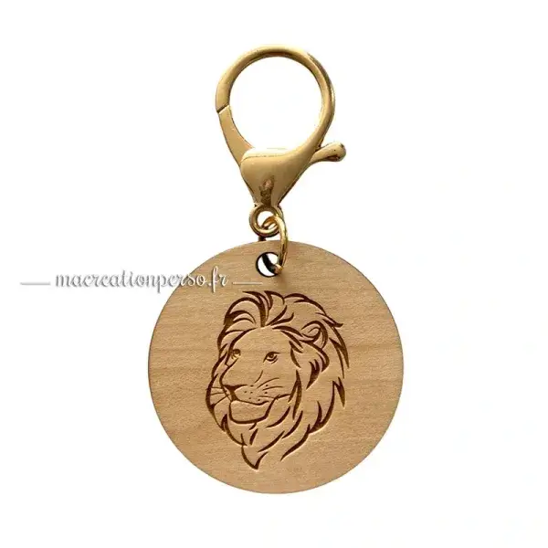 Porte-clé lion roi en bois personnalisé avec gravure au verso, fabrication artisanale française