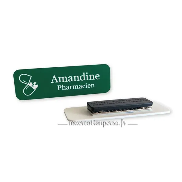 Détail badge pharmacien personnalisé avec prénom