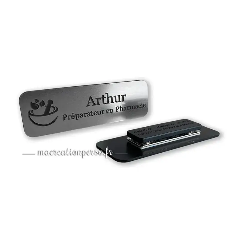 Détail badge préparateur en pharmacie personnalisé avec prénom