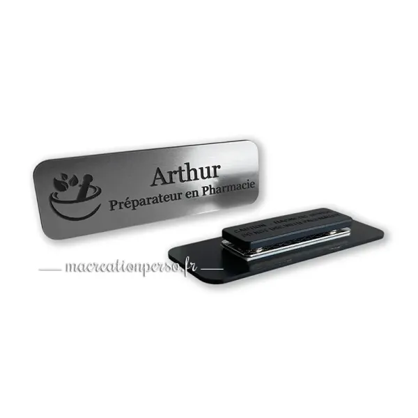 Détail badge préparateur en pharmacie personnalisé avec prénom