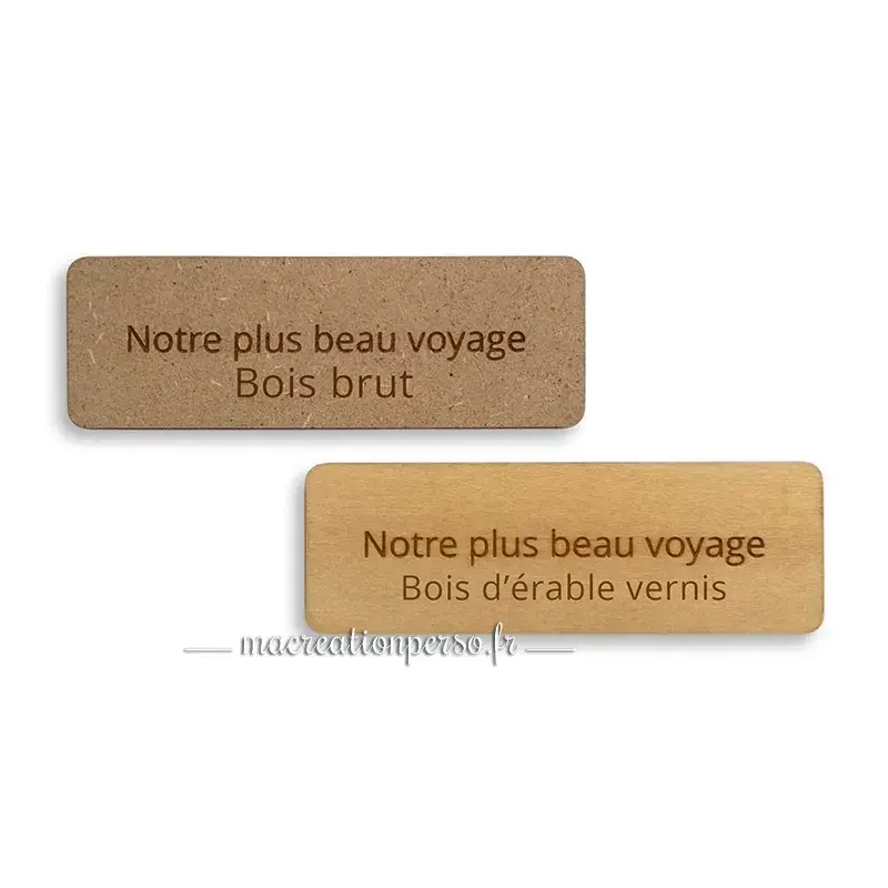 Matières bois brut et bois d'érable vernis pour notre carte du monde
