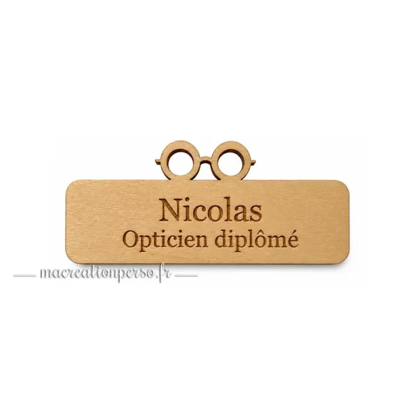 Badge opticien diplômé personnalisé en bois avec gravure prénom et fonction opticien