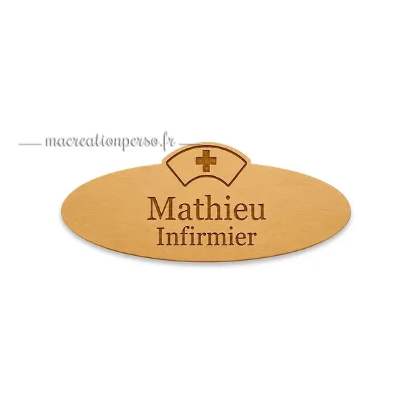 Badge prénom infirmier personnalisé en bois avec fixation aimantée fabriqué en France