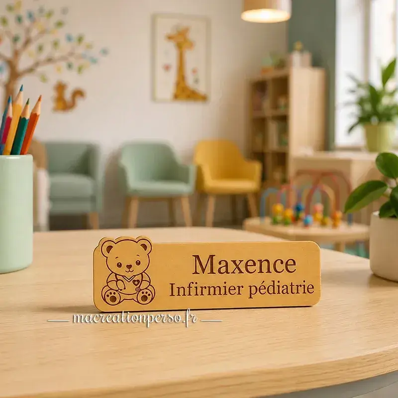 Badge professionnel puéricultrice personnalisé en service pédiatrique