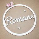 Déco murale cercle prénom découpé dans du bois clair Romane