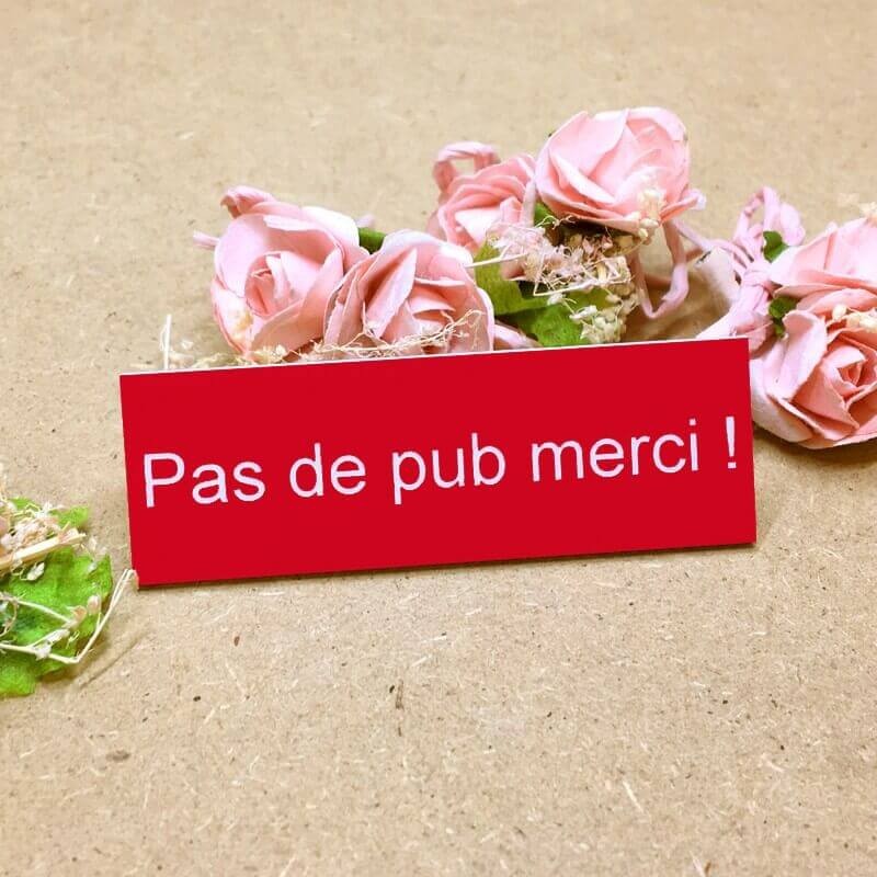 Plaque rouge PAS DE PUBLICITÉ merci- 1 LIGNE - 6 x 2 cm