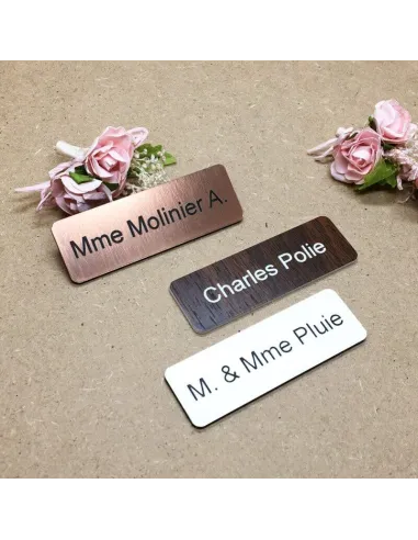 Trois plaques de boite aux lettres gravées