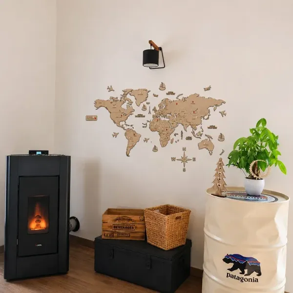 Carte du monde avec pays en bois de fibre installée dans un salon moderne