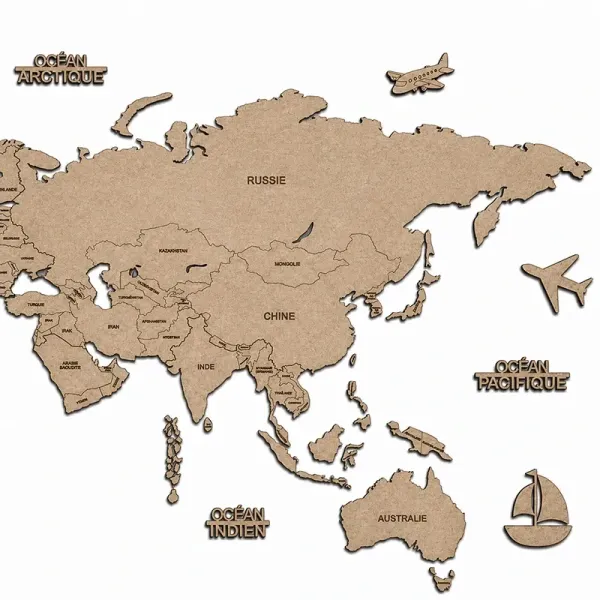 Détail de la carte du monde avec pays en bois de fibre montrant l'Asie, l'Océanie et les océans gravés
