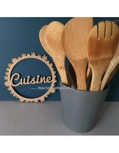 Couronne mot découpé cuisine en bois