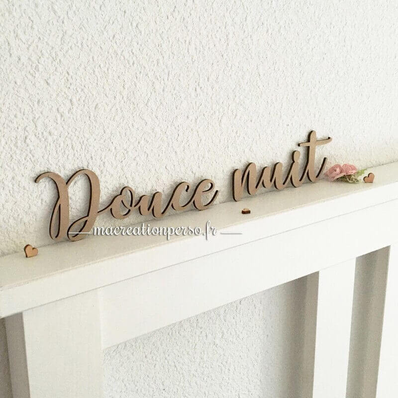 Décoration murale en bois mot découpé
