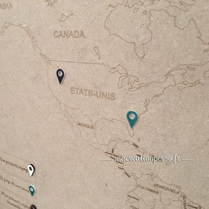 Décoration murale carte du monde en bois à personnaliser