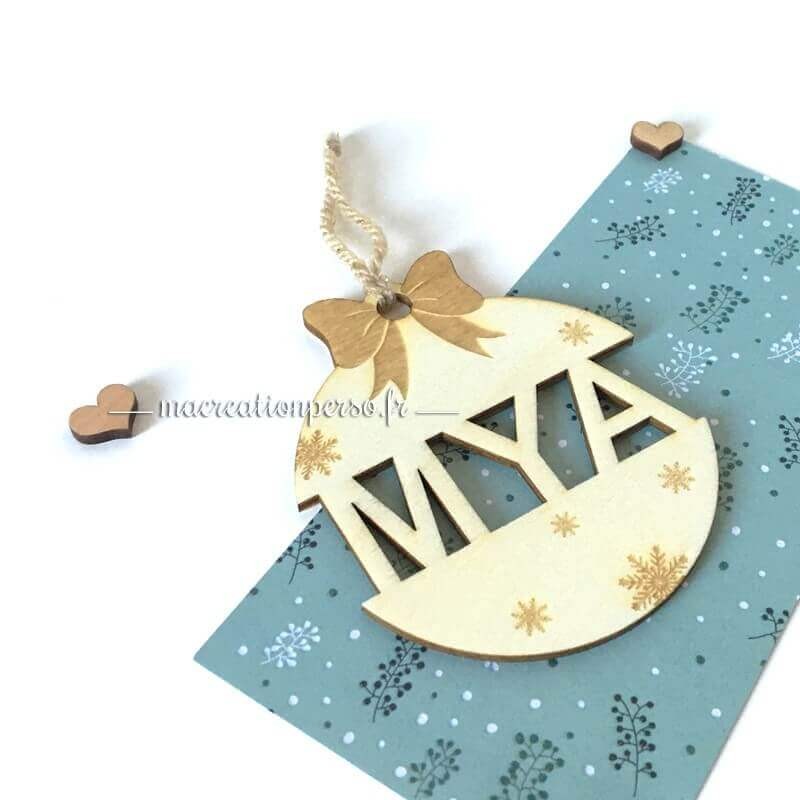 Boule de Noël personnalisé en Prénom découpé avec noeud et flocons de neige - ma creation perso