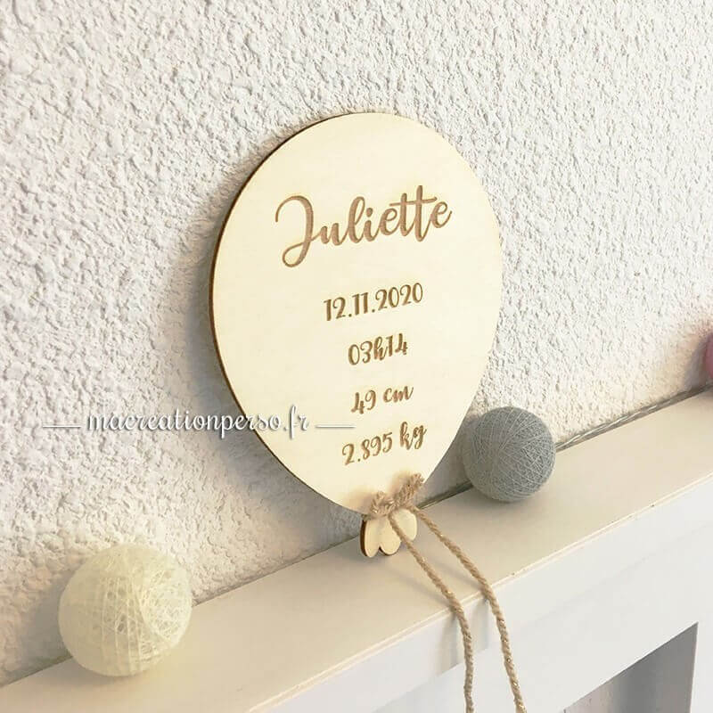 Ballon de naissance en bois clair personnalisé 