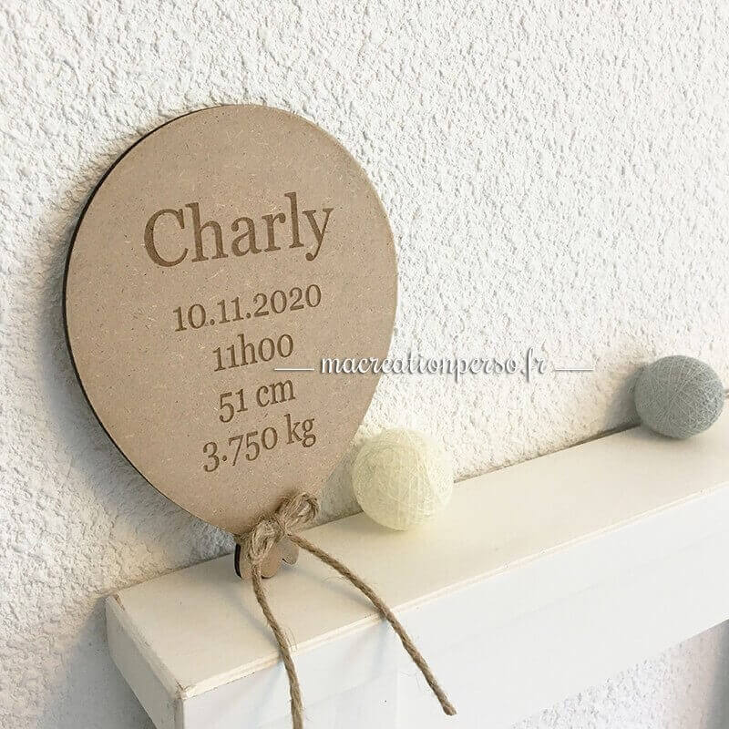 Ballon de naissance avec marquage gravure laser sur bois 