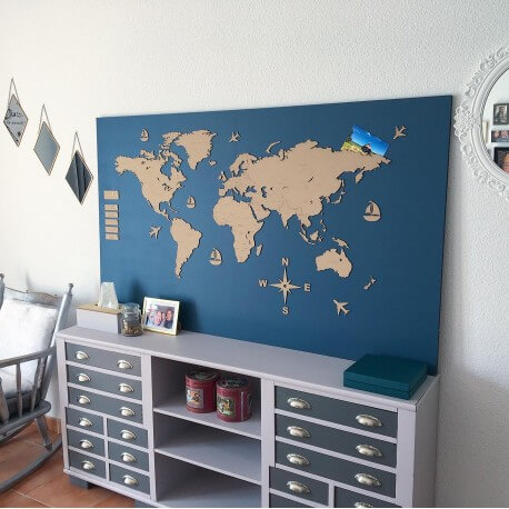 Carte du monde en situation dans un appartement