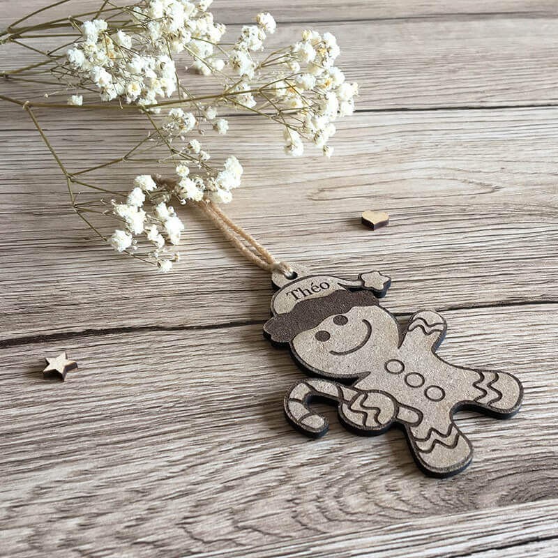 Décoration gingerbread en bois gravée bonhomme pain d'épice personnalisé avec Prénom