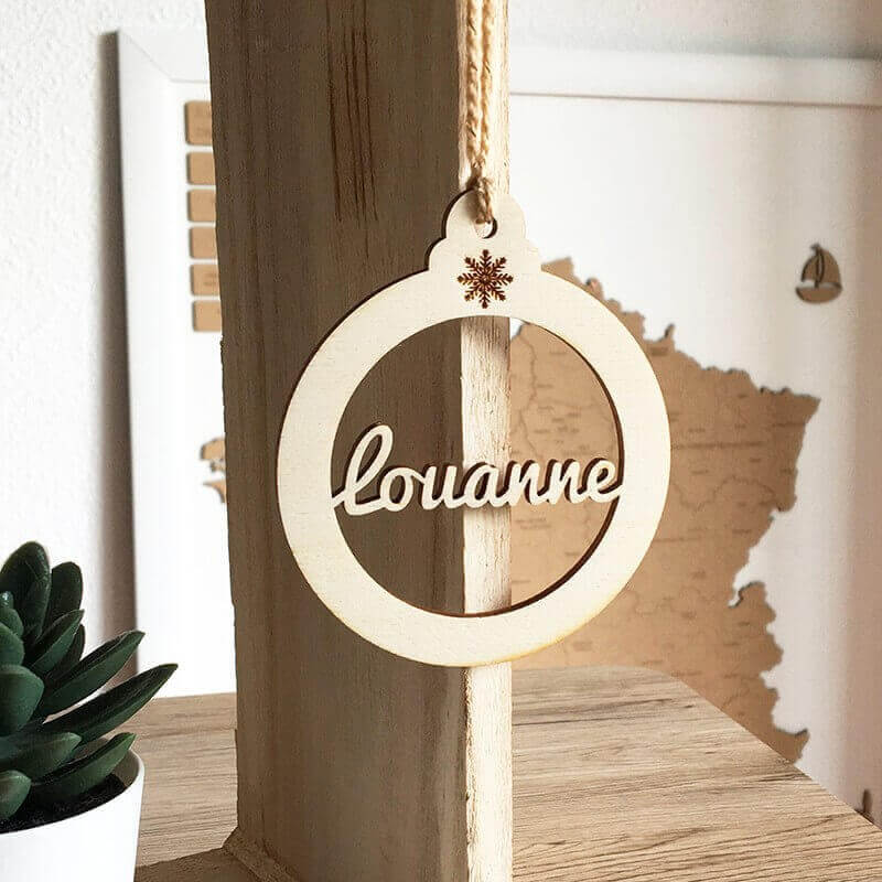Suspension de Noël en bois couronne Prénom 