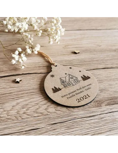 Première boule de noël pour bébé gravée en bois