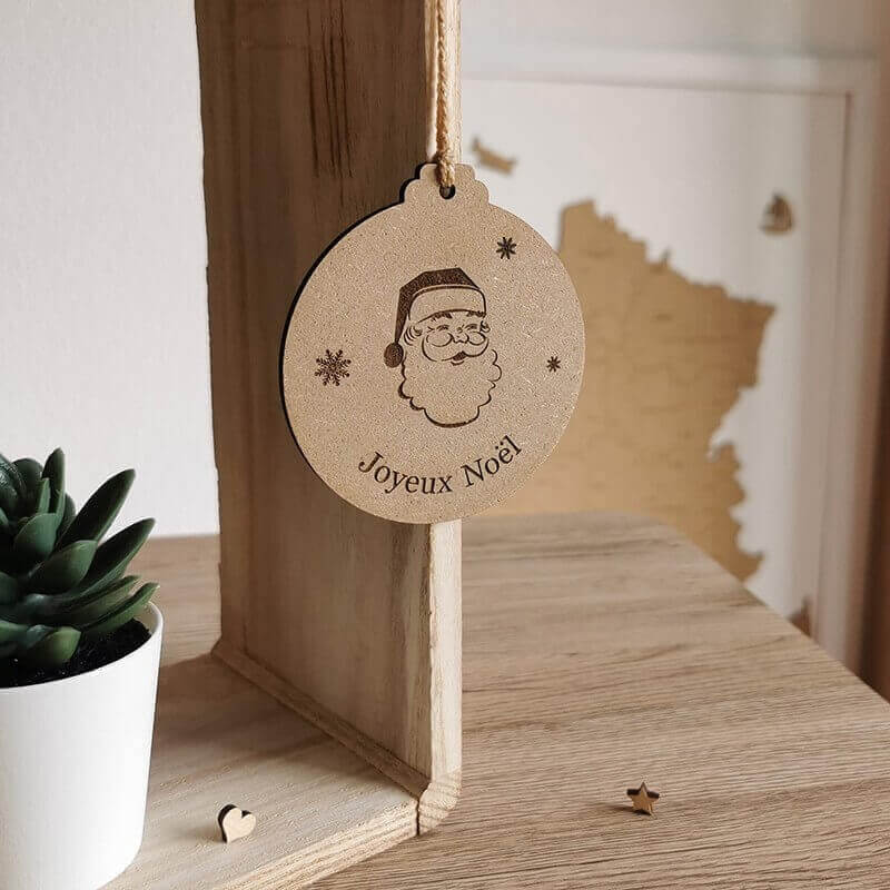 Boule père noël personnalisée en bois gravée joyeux Noël 