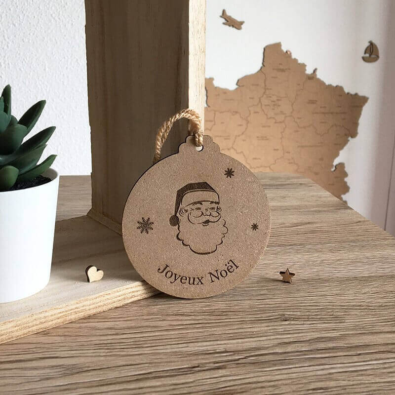 Boule de noël personnalisée en bois foncé