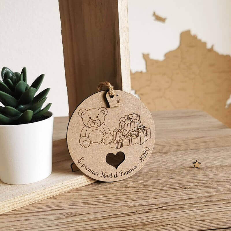 Boule 1er noel pour sapin personnalisée en bois