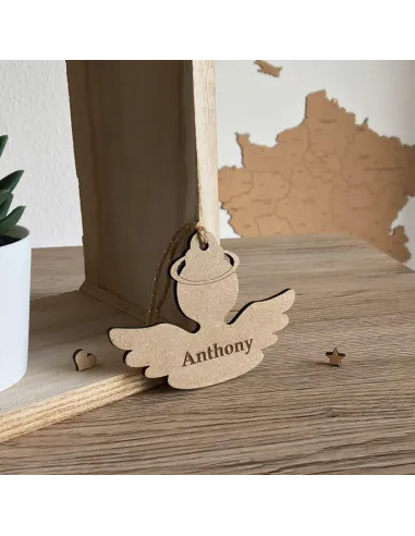 Ange en bois gravé prénom pour sapin