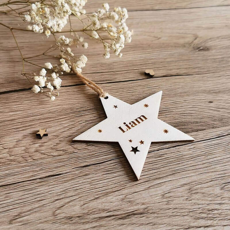 La plus belle étoile de noël personnalisée en bois gravé prénom Liam