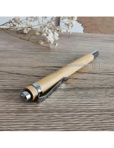Stylo en bois artisanal gravé