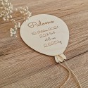 Décoration avec informations de naissance gravés sur ballon en bois clair