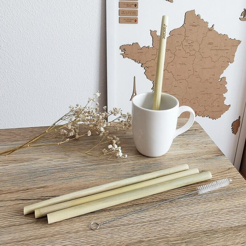 Quatres pailles réutilisables en bambou